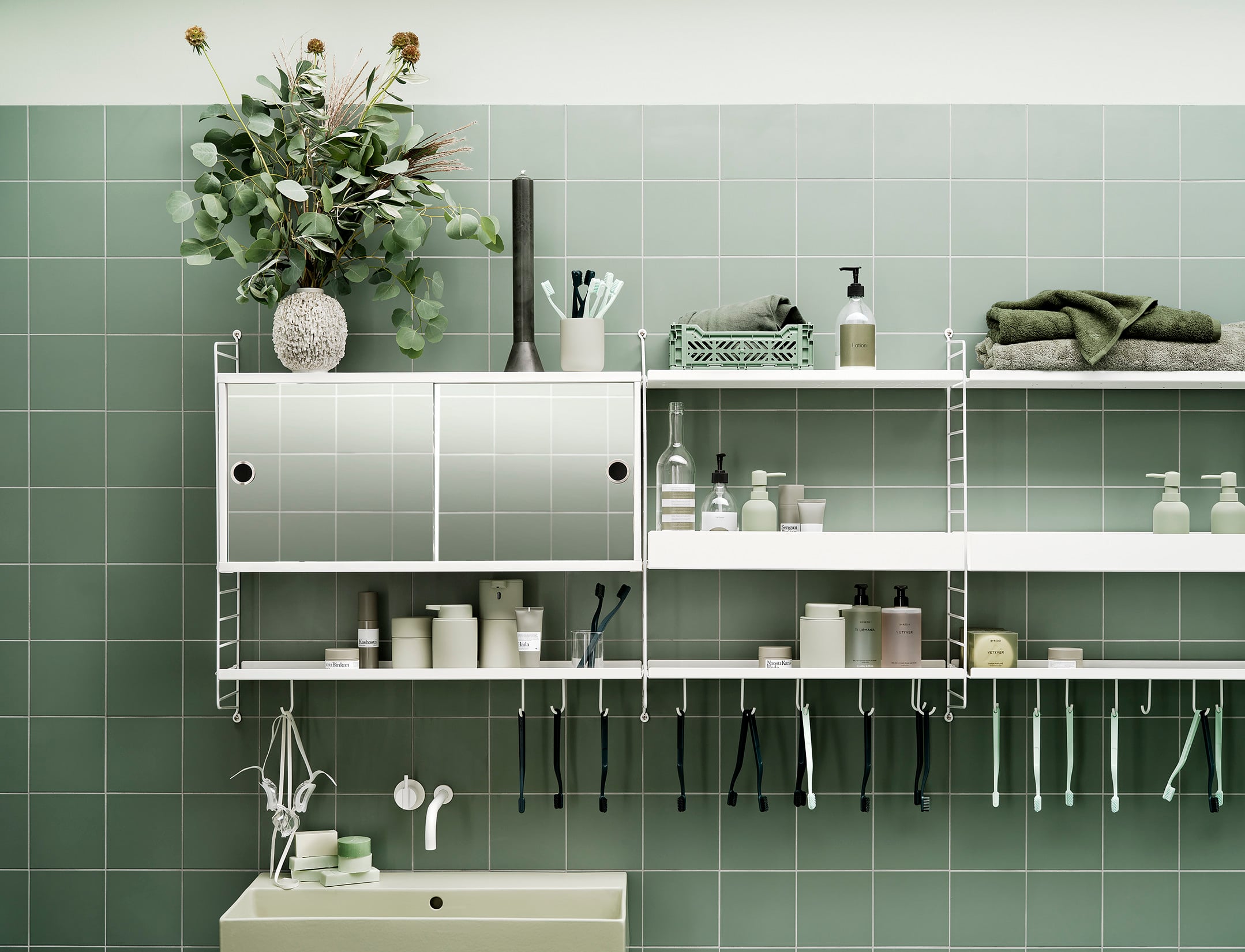 Bathroom G White/White