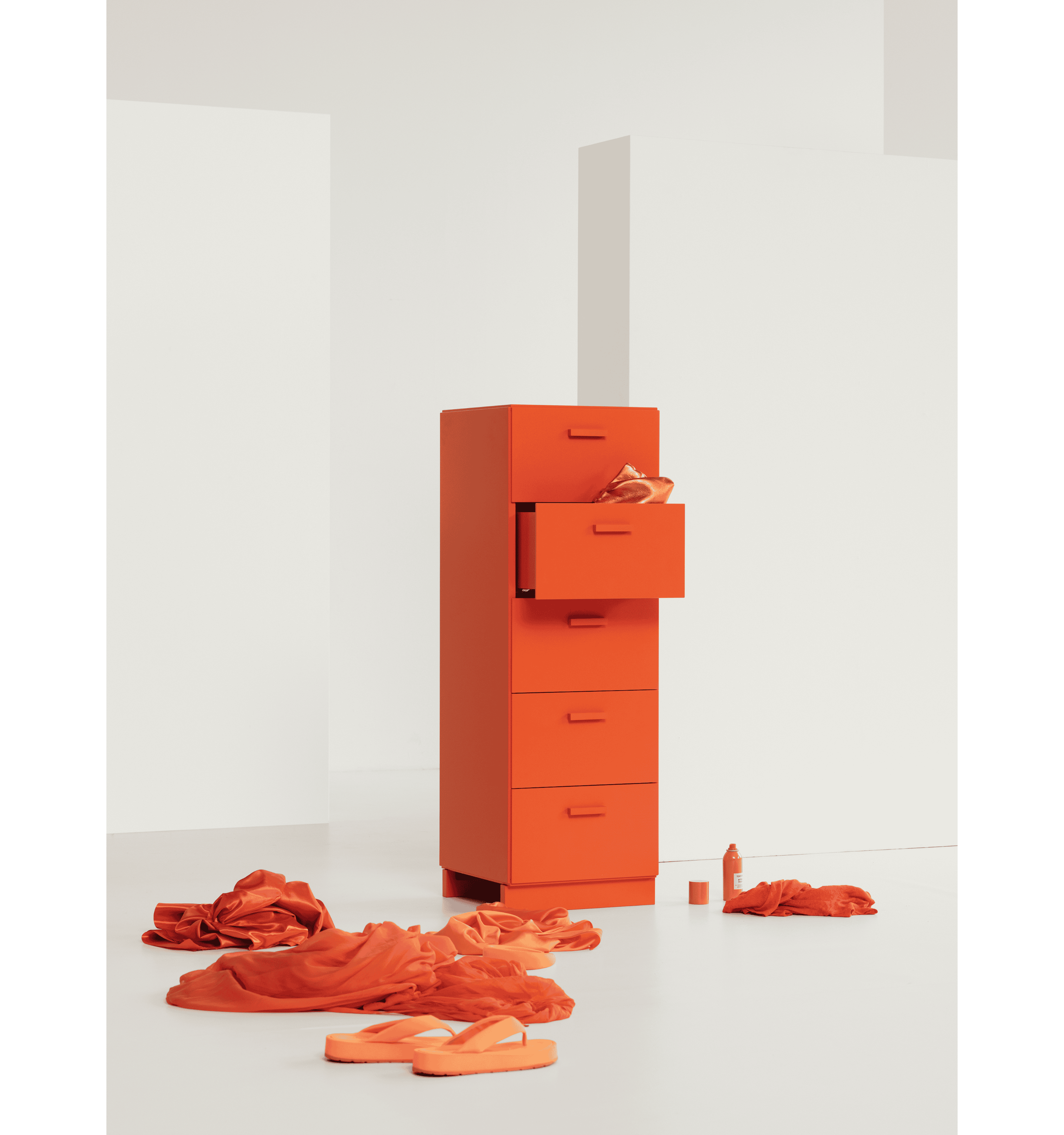 Relief Chest of drawers, tall  灰色