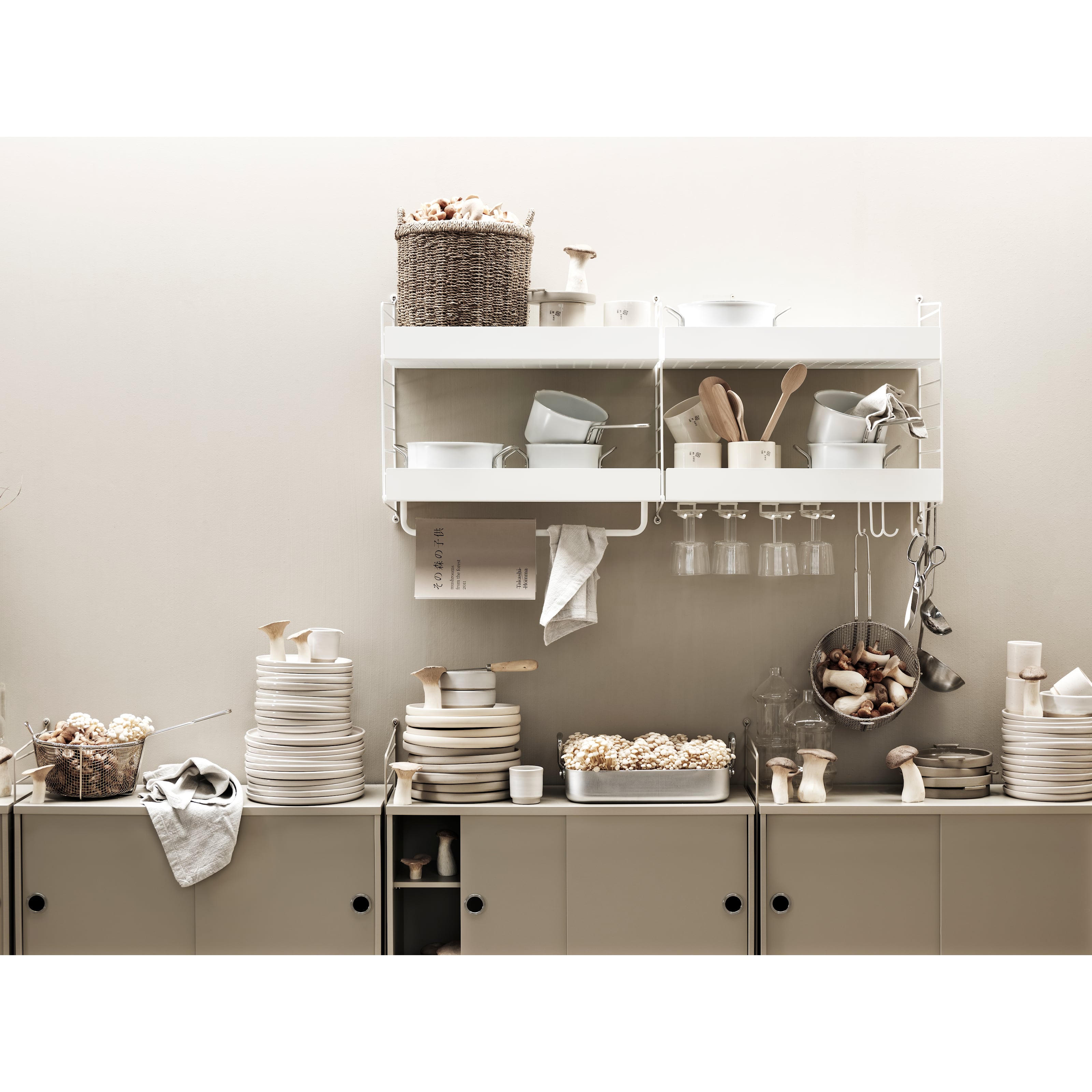 A complete kitchen solution with the possibility to store your kitchen utensils on either shelves or by hanging them from the hooks and rods.