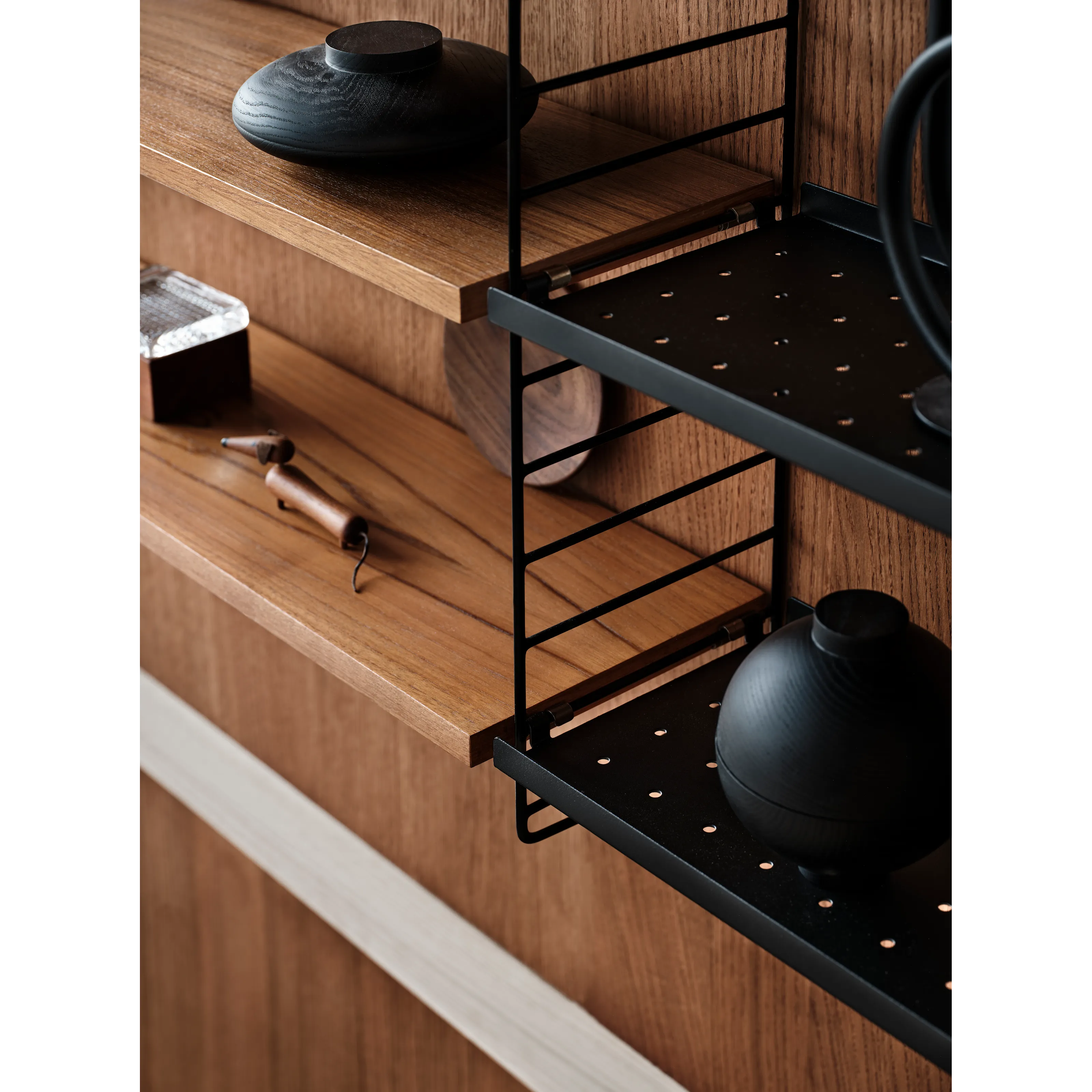 低挡边金属层板| String Furniture