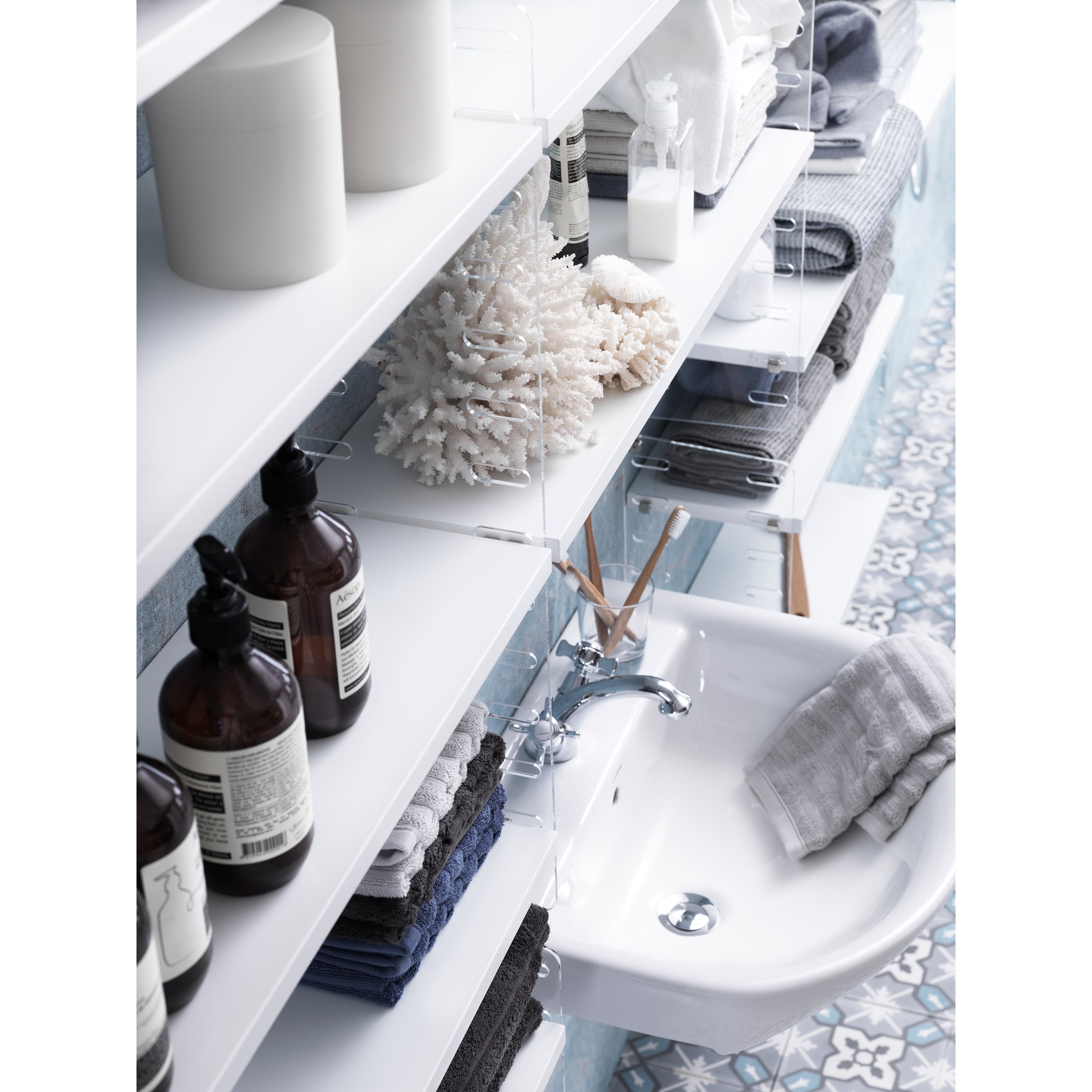 String_system_plex_bathroom_white-2.jpg
