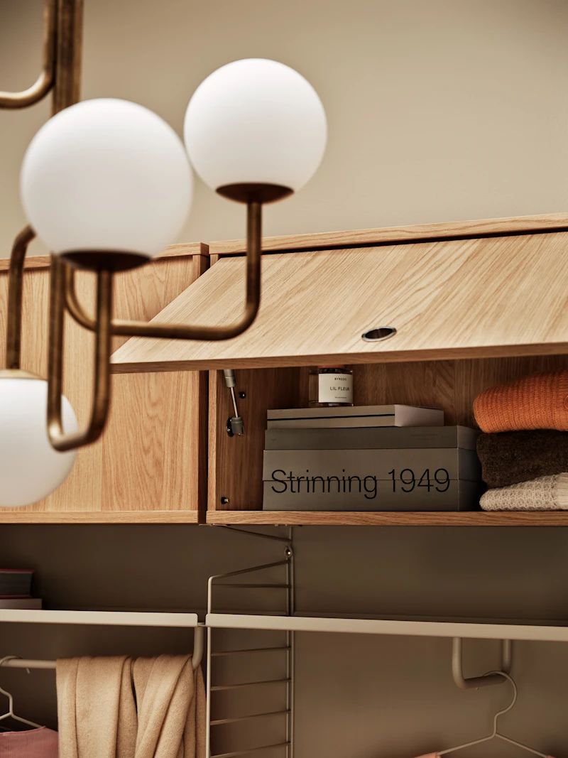 Schrank mit Klapptür