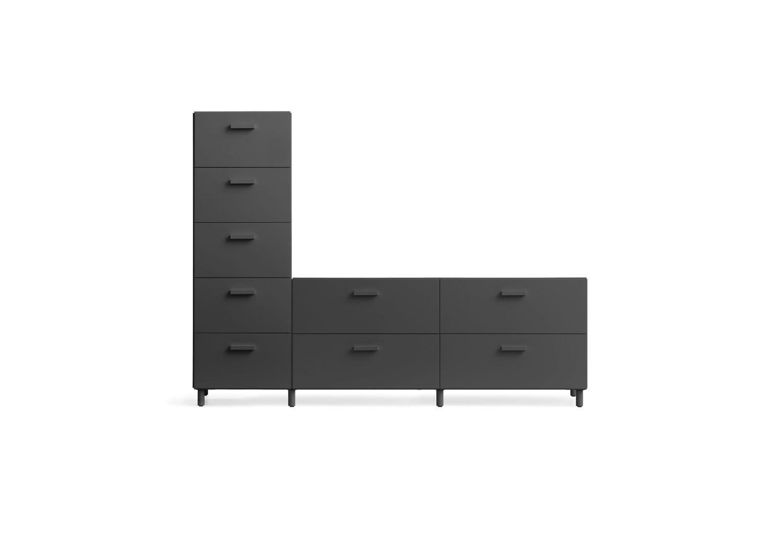 A dynamic combination from Relief. It consists of one tall and one low chest of drawers from Relief. The two drawers are connected into one unit.