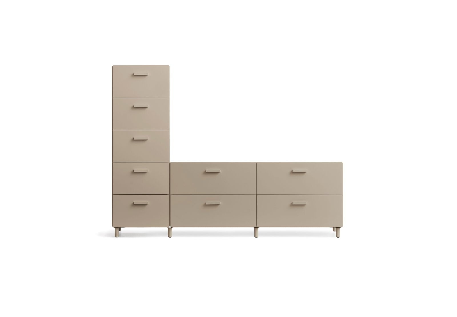 A dynamic combination from Relief. It consists of one tall and one low chest of drawers from Relief. The two drawers are connected into one unit.