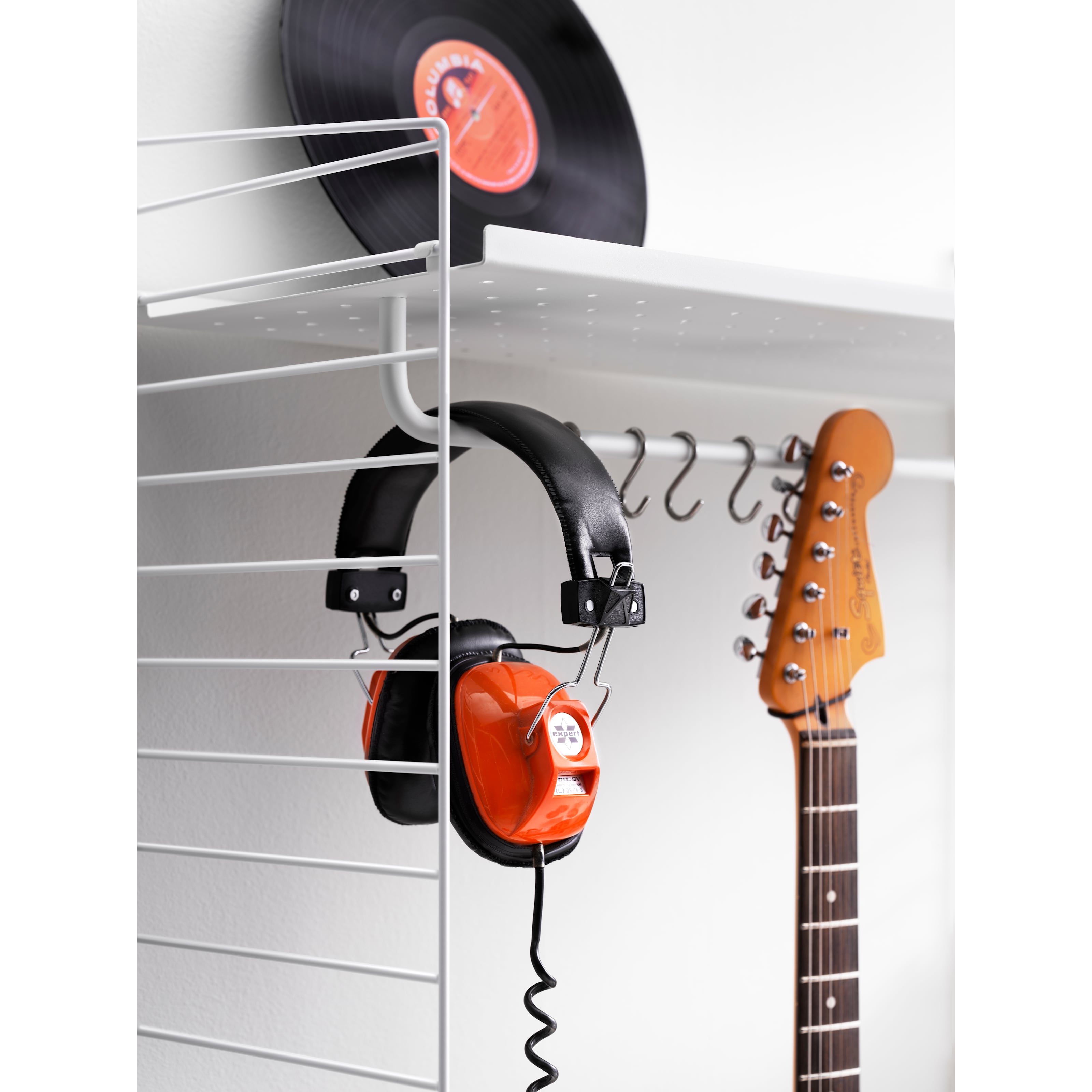 -system-living-room-white-rod-s-hooks_portrait.jpg