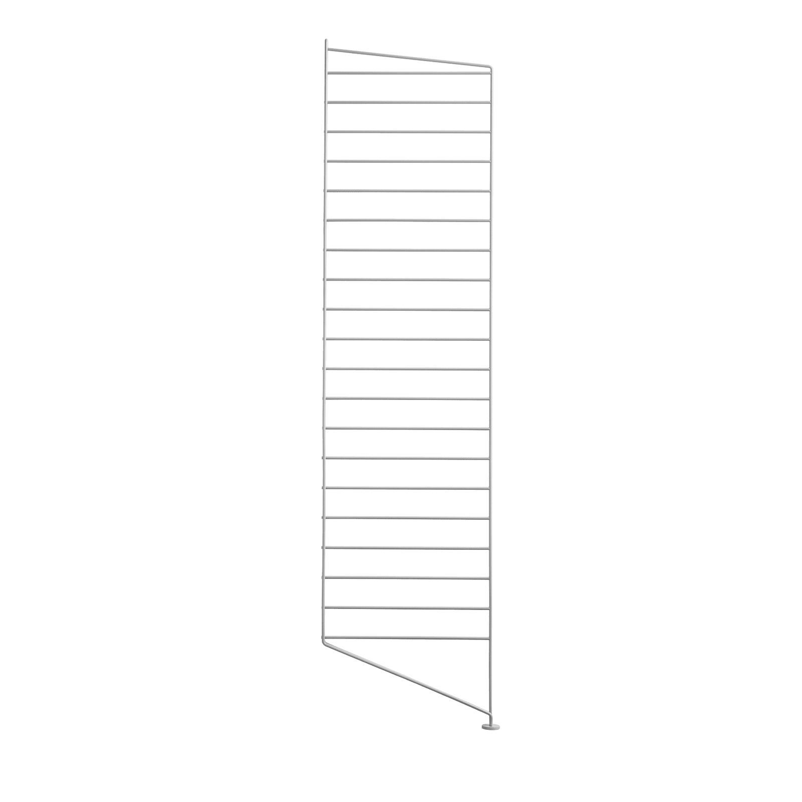 Golvgavlar finns i tre höjder, 85 cm, 115 cm, 200 cm, samt ett djup, 30 cm. Gavlarna är basen för att bygga din stringhylla. Därefter kan du addera produkter från String® System förutsatt att de har 30 cm djup. Välj mellan en rad olika produkter så som hyllplan, skåp, lådhurtsar och tidskriftshyllor. Golvgaveln vilar mot golvet med sin fot vilket gör den väldigt stabil men samtidigt ger en lätt och luftig känsla. För att göra din hylla ännu mer funktionell och unik kan du komplettera med organizers, knivblock eller en tidskriftssamlare som hängs på gaveln. Golvgavlarna säljs i både 1-pack och 2-pack.