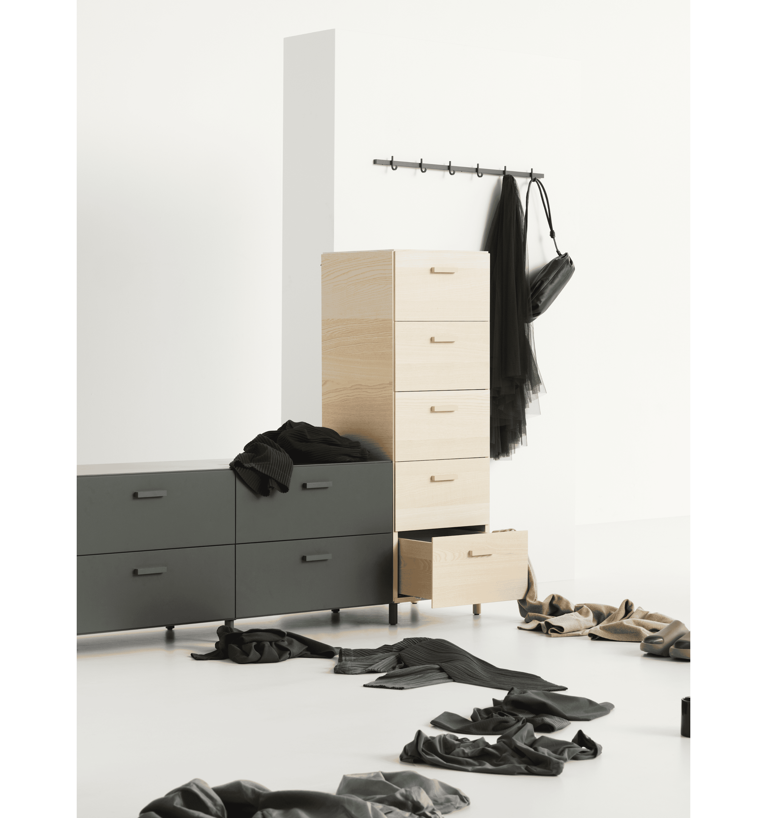 Relief Chest of drawers, tall  橙色