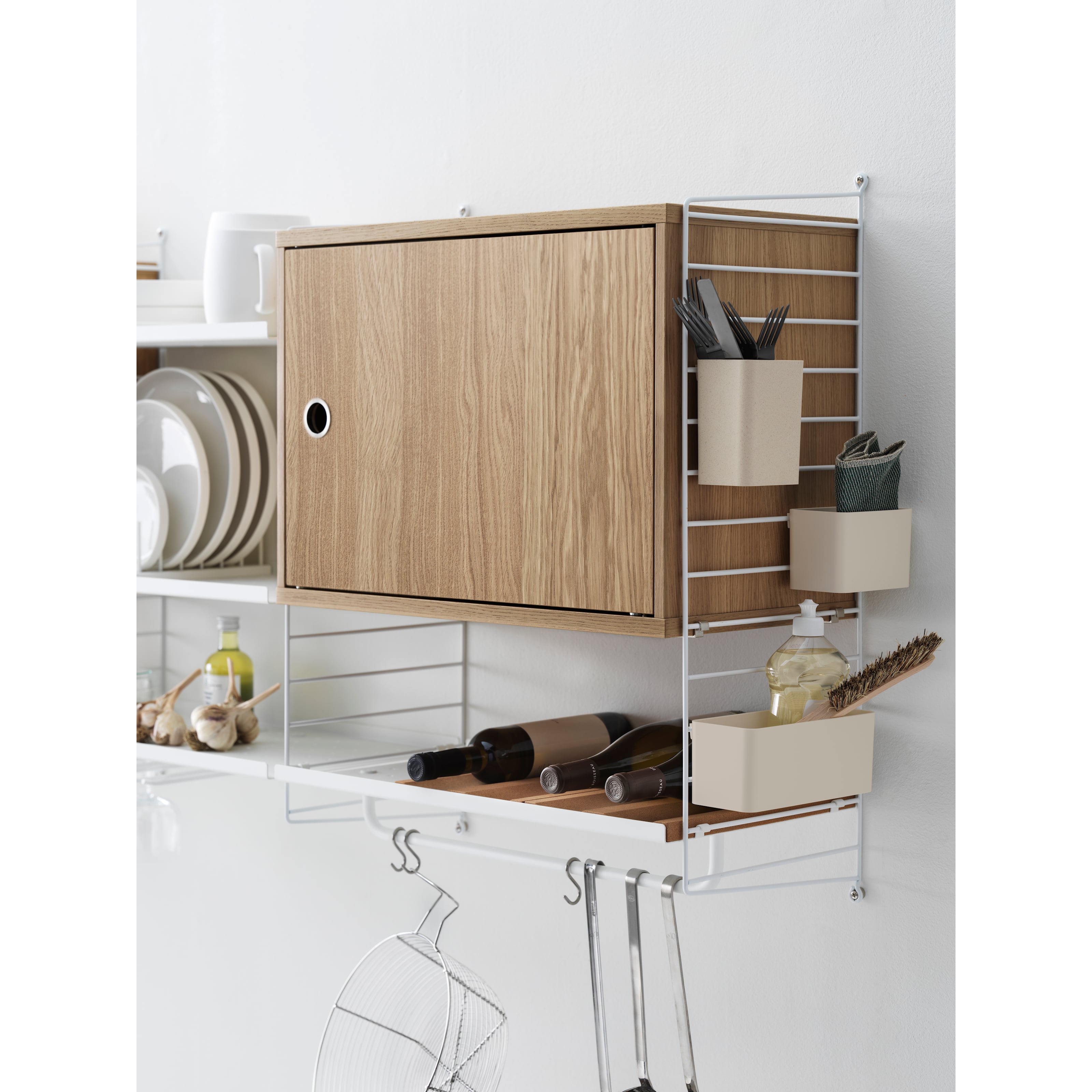 m-kitchen-white-oak-beige-accessories_portrait.jpg
