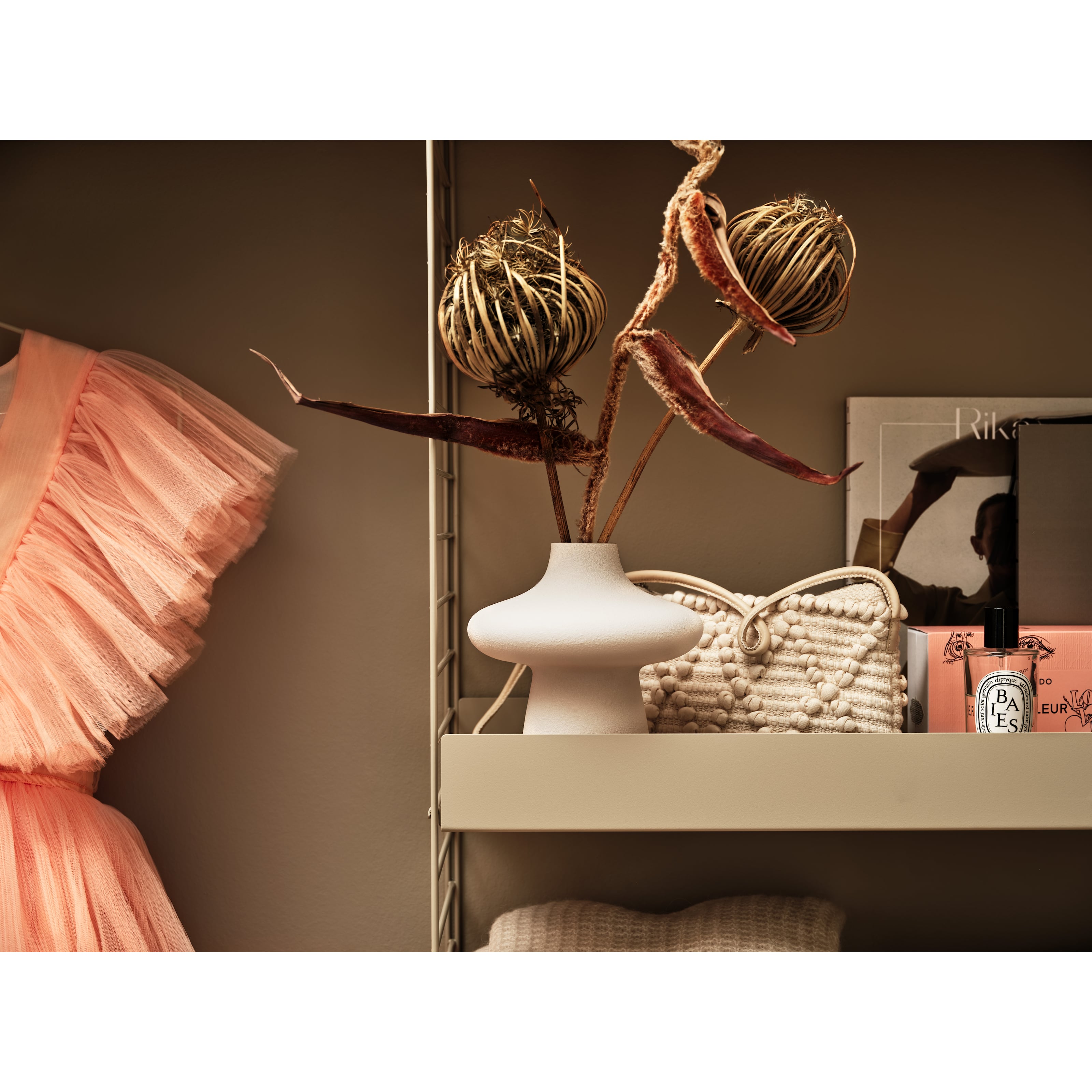 string-system-bedroom-wardrobe-4.jpg