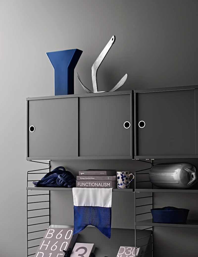 Schrank mit Schiebetüren