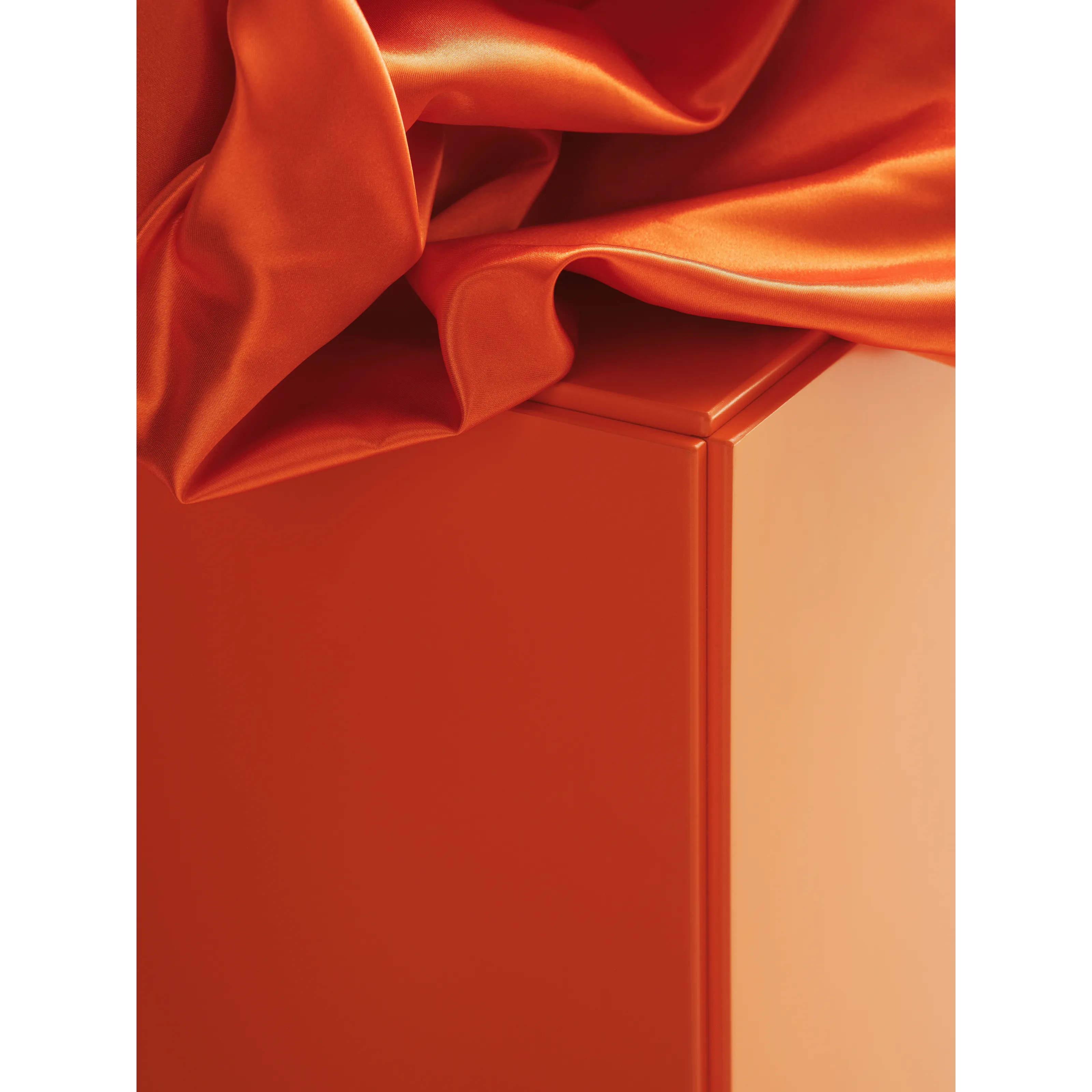 Relief Chest of drawers, wide | String Furniture