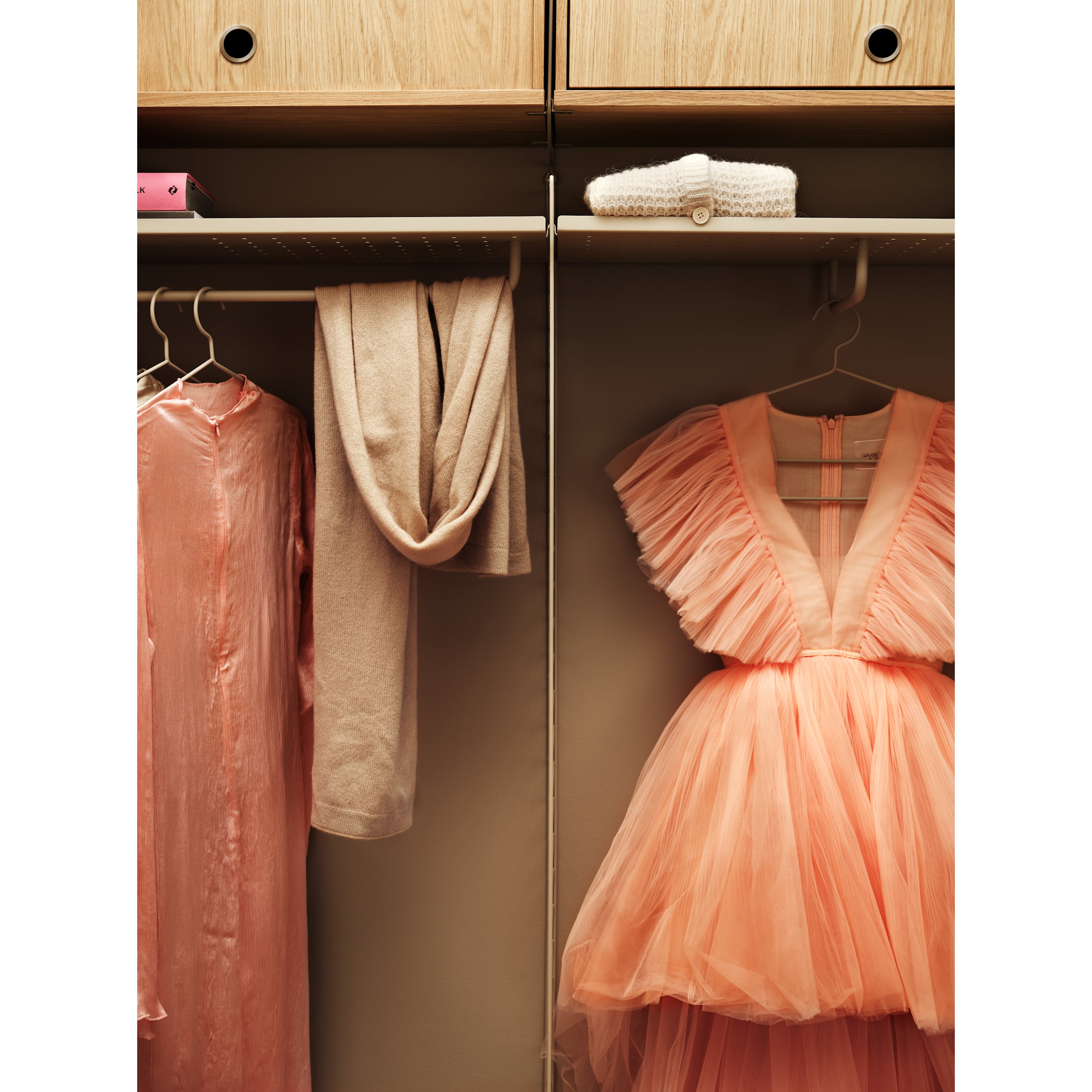 string-system-bedroom-wardrobe-6.jpg