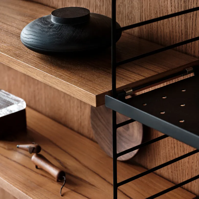 string シェルフ テレビボード　オーク ブラック Inspiration | Design that elevates the living room | String Furniture
